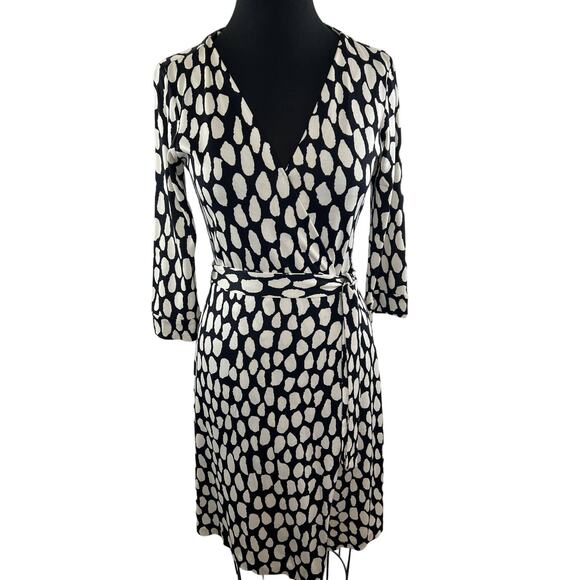 Diane Von Furstenberg DVF Spotted Black White Silk New Julian Two Wrap Dress 8 - Picture 1 of 10